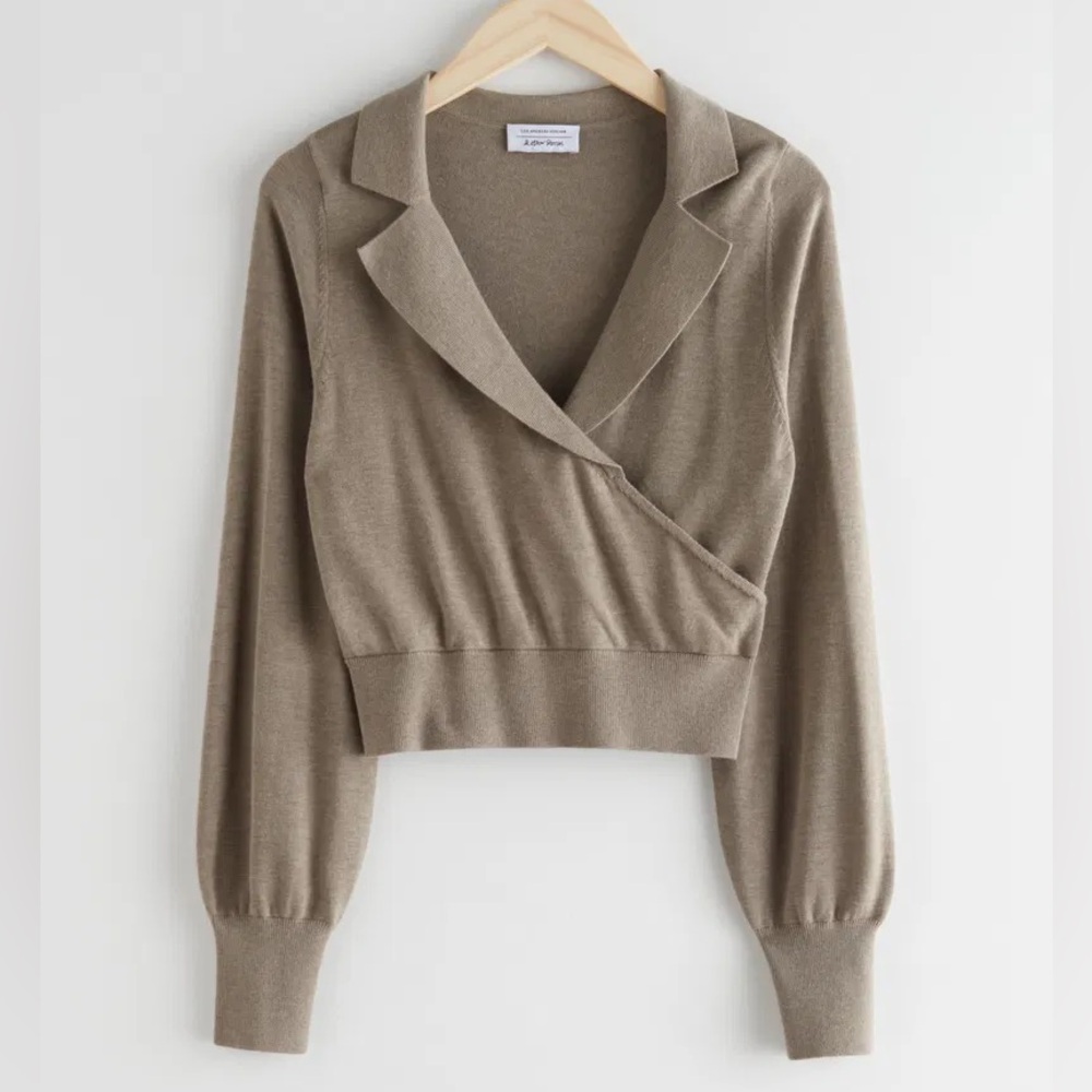 & OTHER STORIES
Fitted Cropped Wrap Sweater